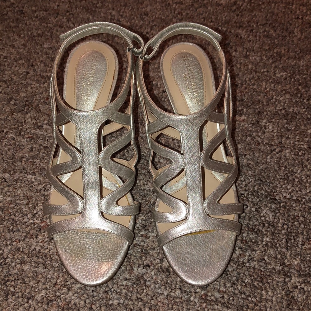 Naturalizer Wide Width Heel